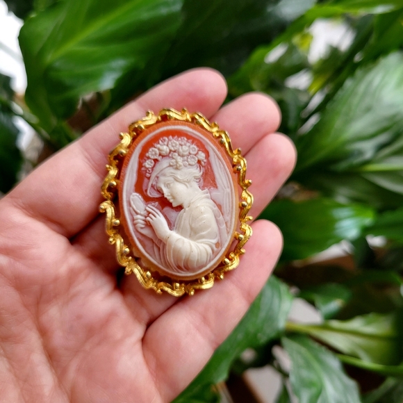 Vintage Ornate Cameo Brooch Pin - Picture 4 of 5